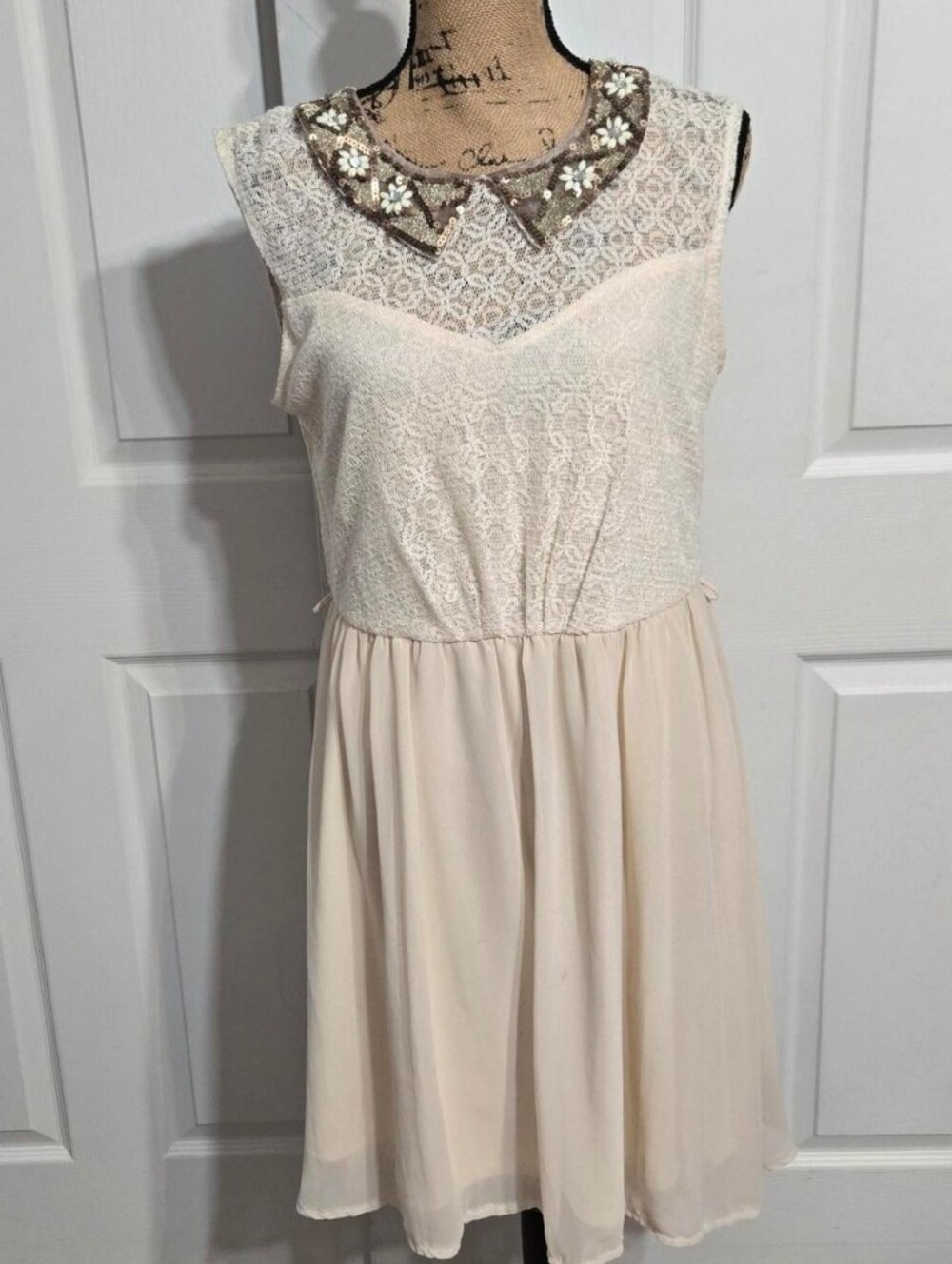 Sleeveless Lace Bodice Cream Skater Dress with Embellished Collar No Belt - Picture 2 of 4